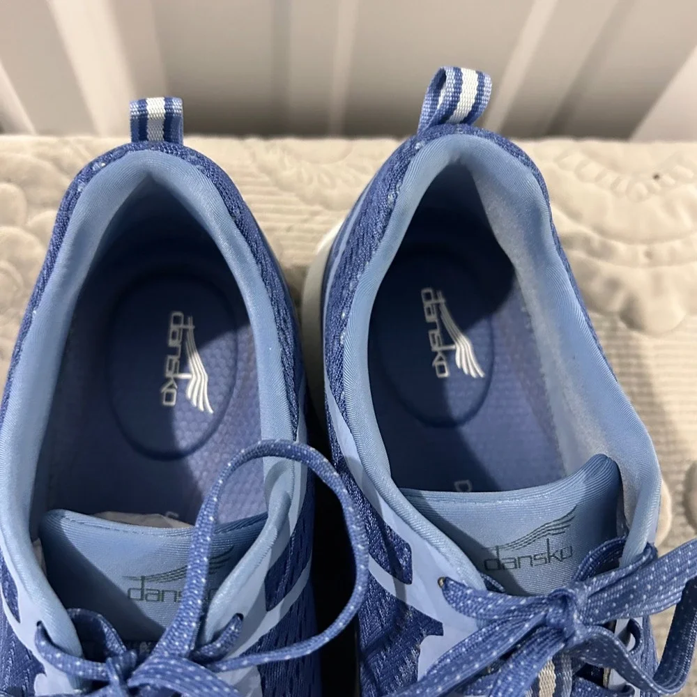 Dansko Pace Womens Blue Mesh Walking Sneakers Natural Arch Support Size 40